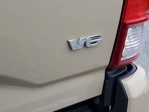 Used 2017 Toyota Tacoma SR5 image 26