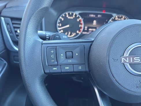 Used 2023 Nissan Rogue S image 20