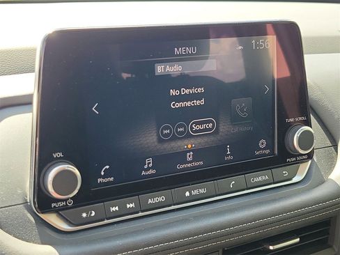 Used 2025 Nissan Rogue SV image 24