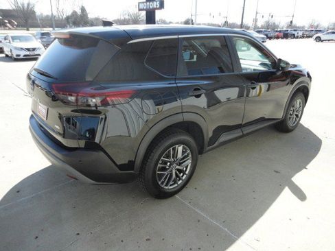 Used 2023 Nissan Rogue S image 14