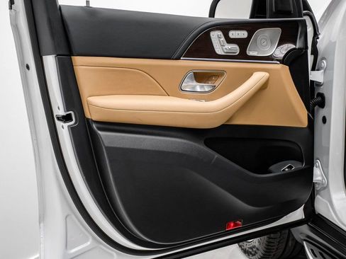 Used 2024 Mercedes-Benz GLS 580 4MATIC image 41