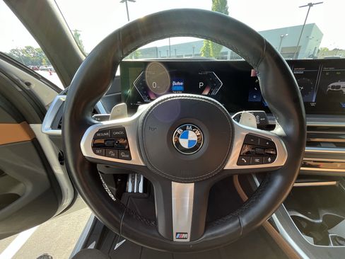 Used 2023 BMW X7 xDrive40i w/ M Sport Package AWD/4WD image 19