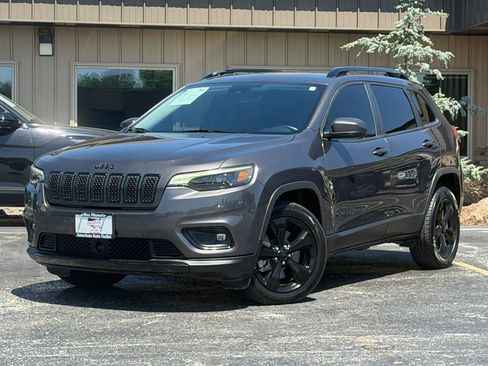 Used 2021 Jeep Cherokee Latitude Plus FWD image 2