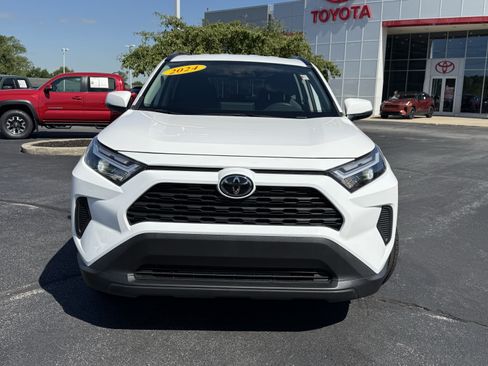 Used 2024 Toyota RAV4 XLE AWD/4WD image 2
