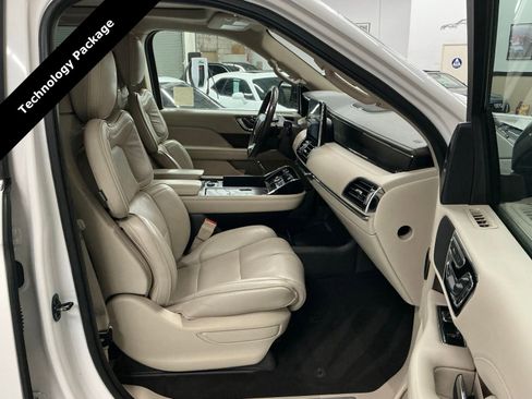 Used 2018 Lincoln Navigator Select w/ Technology Package image 12