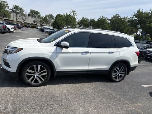 Used 2017 Honda Pilot Touring image 7