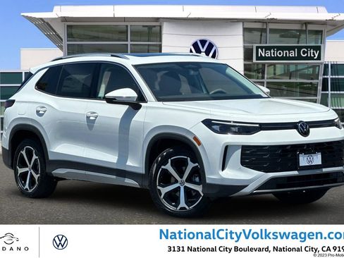 New 2026 Volkswagen Tiguan SE FWD image 1