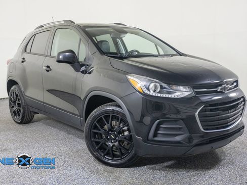 Used 2022 Chevrolet Trax LT w/ Midnight Edition AWD/4WD image 1