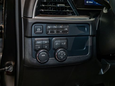 Used 2026 Chevrolet Suburban Z71 w/ Comfort Package AWD/4WD image 17