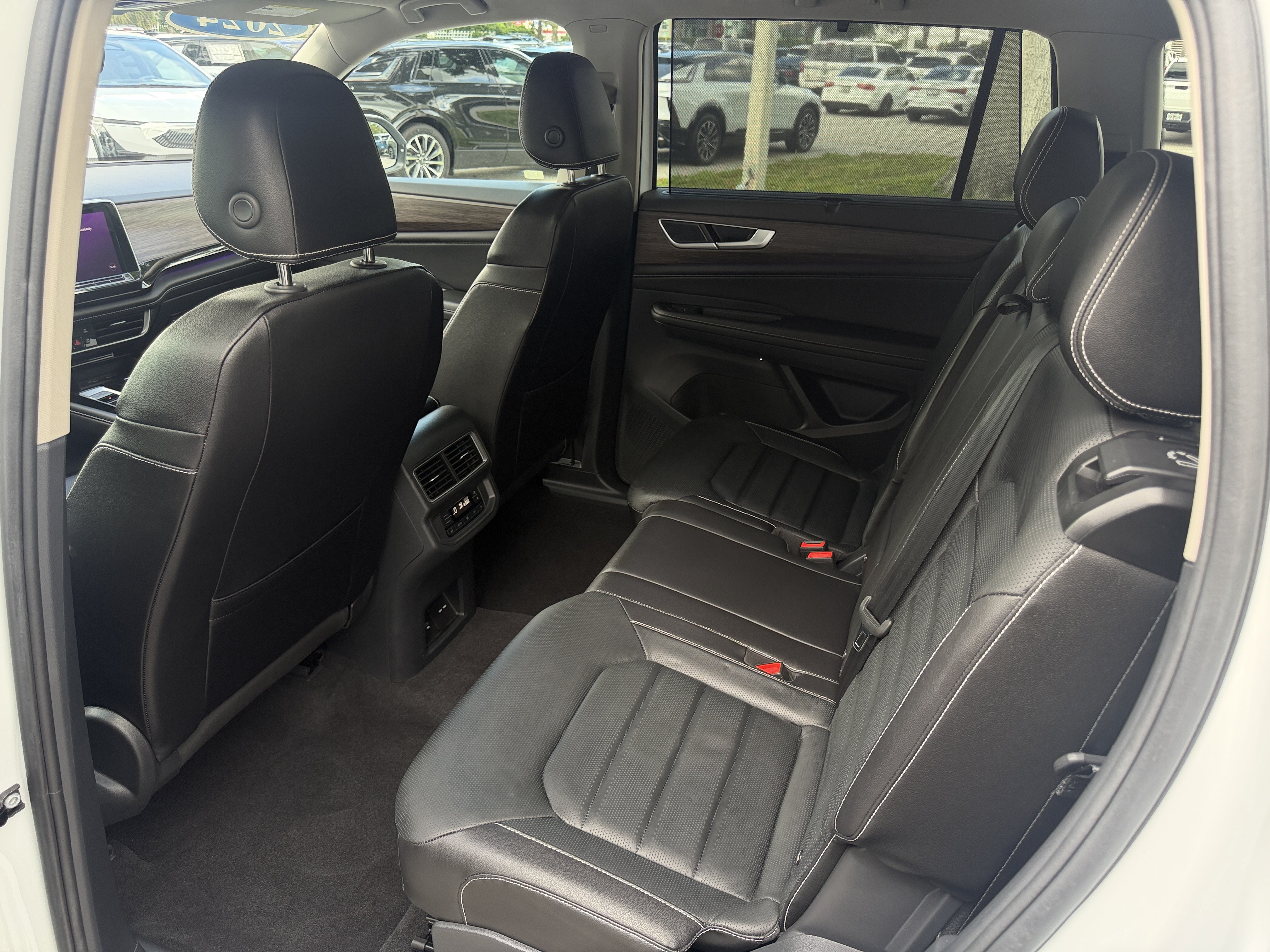 Certified 2024 Volkswagen Atlas SEL AWD/4WD image 18