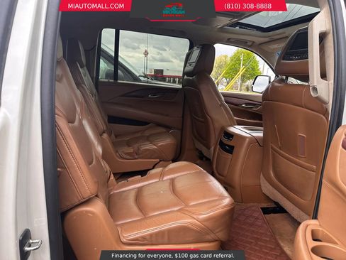 Used 2015 Cadillac Escalade ESV Platinum AWD/4WD image 23