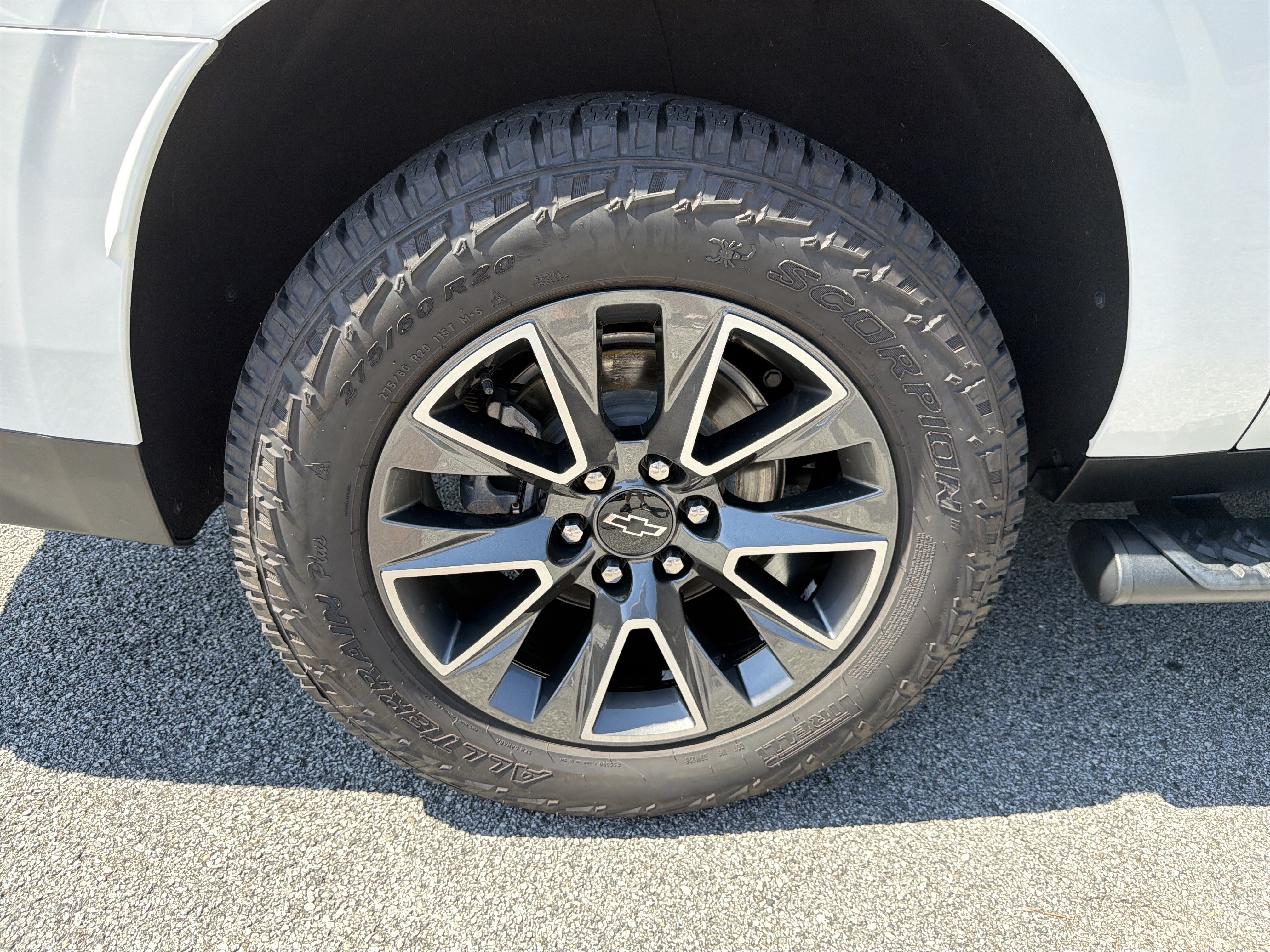 Used 2023 Chevrolet Suburban Z71 w/ Z71 Off-Road Package AWD/4WD image 21