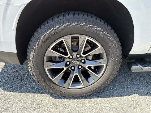 Used 2023 Chevrolet Suburban Z71 w/ Z71 Off-Road Package AWD/4WD image 21
