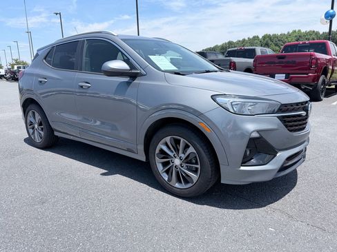 Used 2021 Buick Encore GX Preferred w/ Sport Touring Package FWD image 2