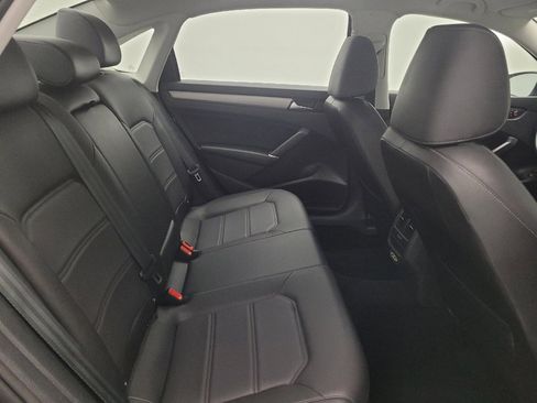 Used 2022 Volkswagen Passat 2.0T SE FWD image 19