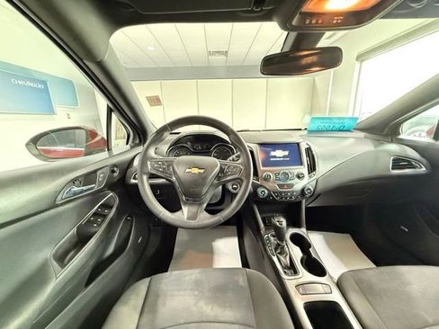 Used 2017 Chevrolet Cruze LT image 14
