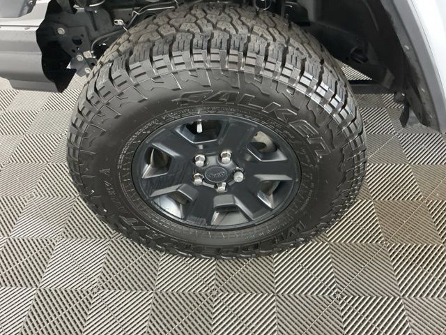 Used 2023 Jeep Gladiator Mojave w/ Cold Weather Group AWD/4WD image 29