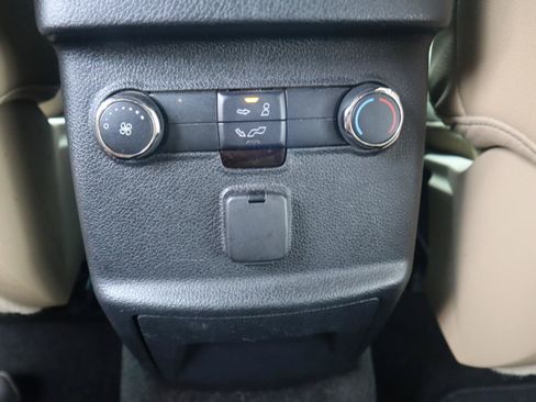 Used 2016 Ford Explorer XLT w/ Equipment Group 202A AWD/4WD image 52
