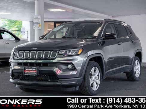 Used 2022 Jeep Compass Latitude AWD/4WD image 2