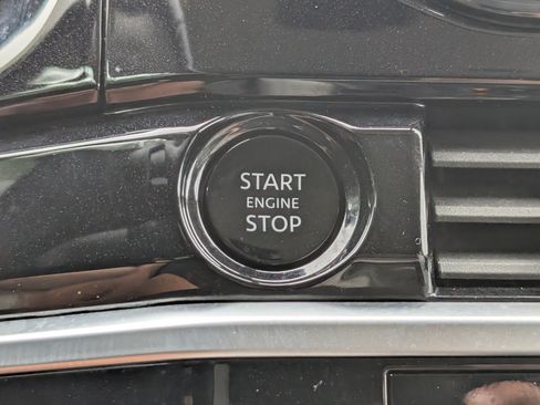 Used 2025 Nissan Pathfinder SL FWD image 35