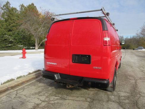 Used 2017 GMC Savana 3500 image 11