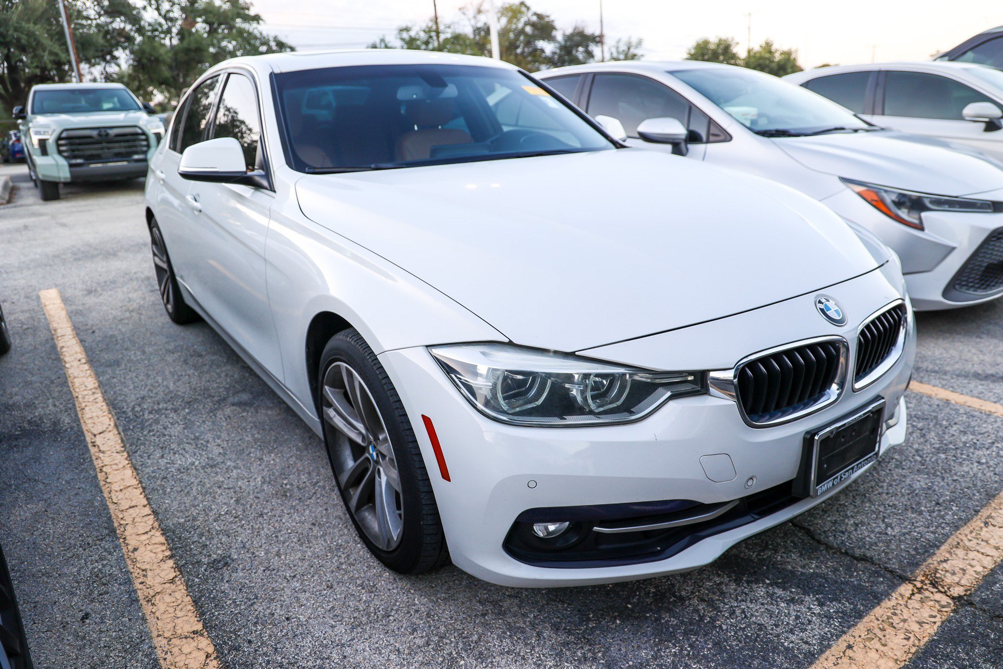 Used 2017 BMW 330i Sedan RWD image 5