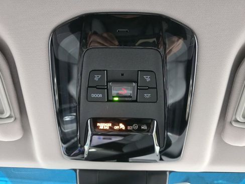 Used 2024 Toyota Venza XLE image 39