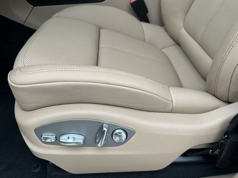 New 2026 Porsche Macan AWD/4WD image 16