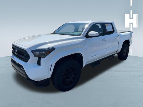 Used 2026 Toyota Tacoma SR5 AWD/4WD image 3