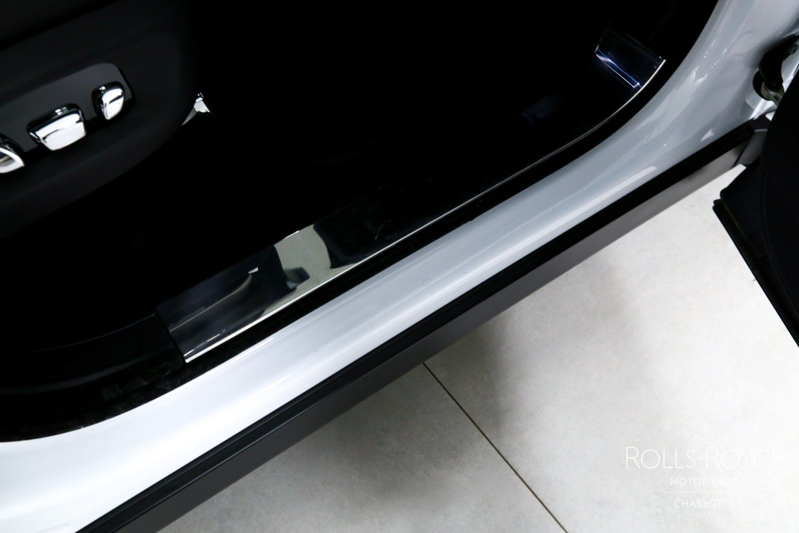 Used 2024 Rolls-Royce Cullinan AWD/4WD image 38