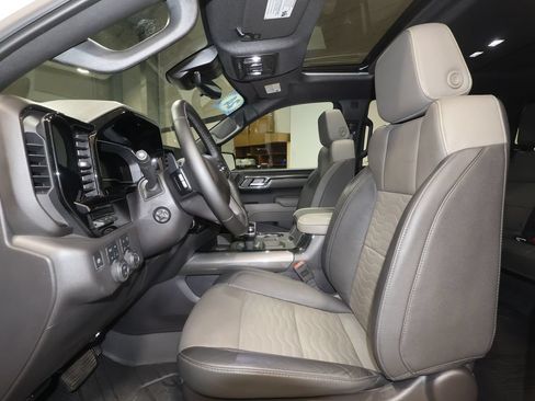 Used 2024 Chevrolet Silverado 1500 ZR2 w/ Technology Package AWD/4WD image 24