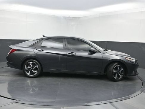 Used 2023 Hyundai Elantra SEL w/ Convenience Package FWD image 2