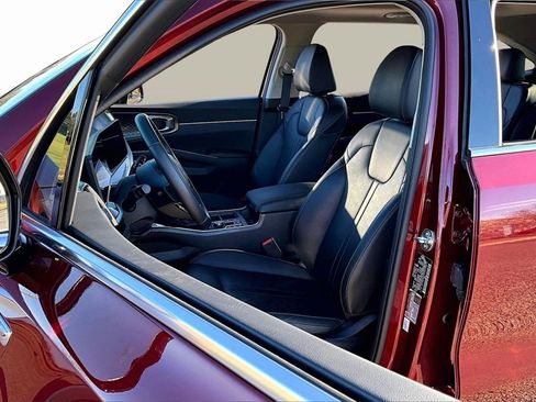 Certified 2025 Kia Sorento EX w/ Panoramic Sunroof Package image 27