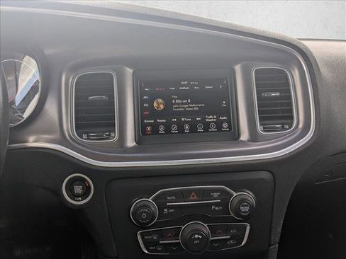 Used 2022 Dodge Charger SXT image 12