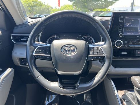 Used 2021 Toyota Highlander Limited AWD/4WD image 16