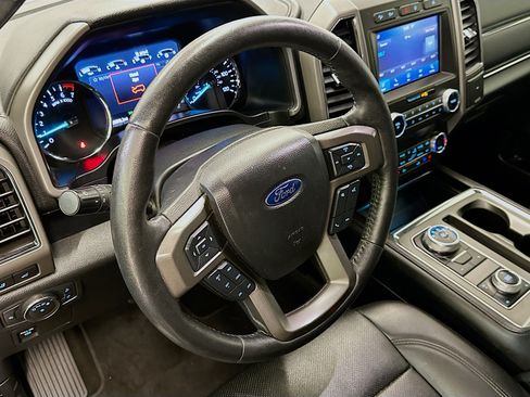 Used 2020 Ford Expedition XLT w/ Equipment Group 202A AWD/4WD image 18