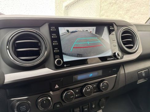Used 2022 Toyota Tacoma TRD Off-Road AWD/4WD image 16
