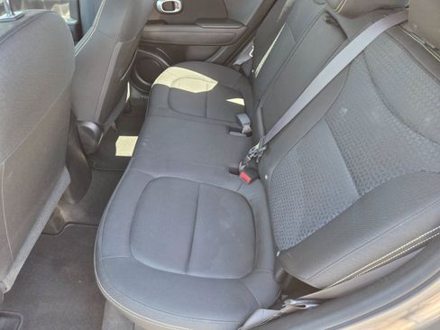 Used 2016 Kia Soul + FWD image 10