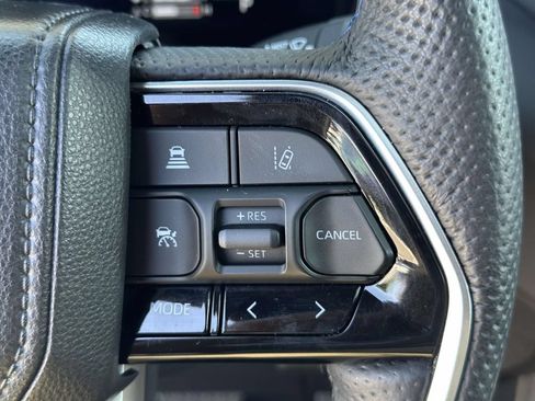 Used 2025 Toyota Sequoia Platinum AWD/4WD image 28