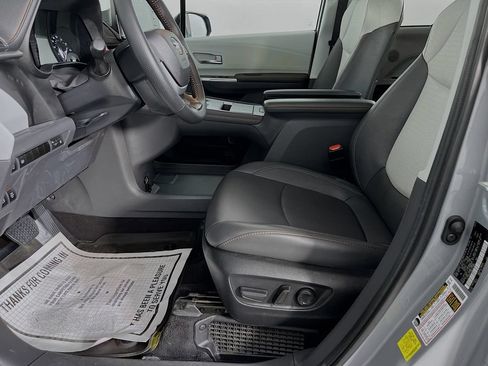 Used 2024 Toyota Sienna XSE AWD/4WD image 28