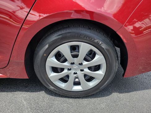 Used 2022 Toyota Corolla LE FWD image 29
