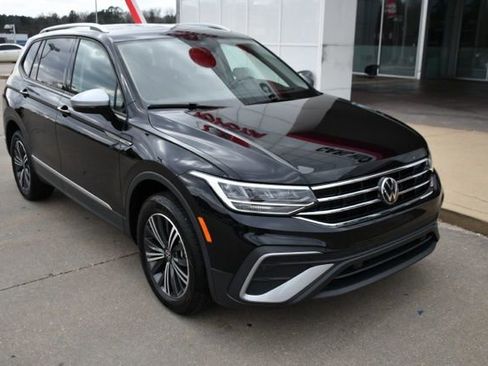 Used 2024 Volkswagen Tiguan SE image 7