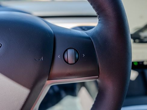 Used 2023 Tesla Model 3 Performance image 7