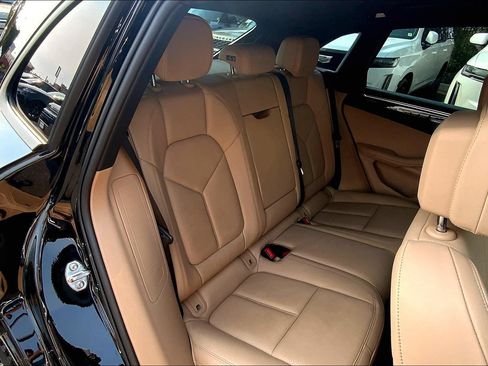 Used 2024 Porsche Macan AWD/4WD image 19