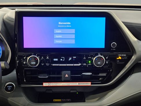New 2026 Toyota Highlander Platinum AWD/4WD image 17