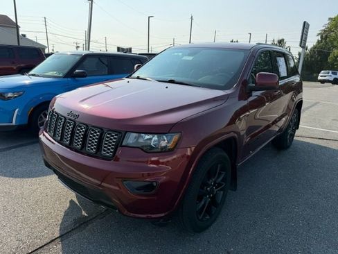 Used 2021 Jeep Grand Cherokee Laredo X AWD/4WD image 2