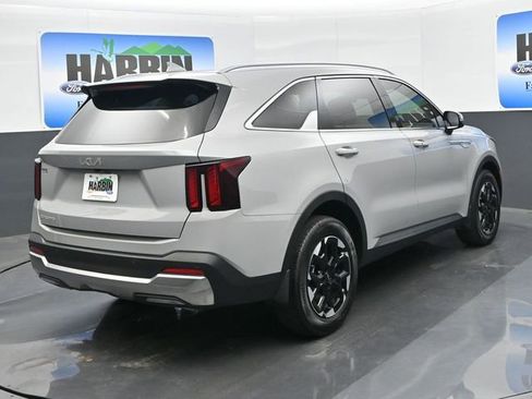 Used 2025 Kia Sorento S w/ Panoramic Sunroof Package FWD image 5