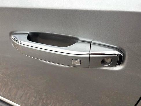 Used 2024 GMC Yukon Denali w/ Advanced Technology Package image 19