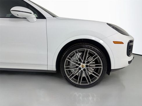 Certified 2022 Porsche Cayenne Turbo image 28