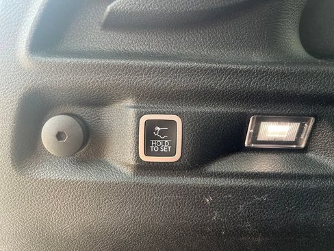 Used 2021 Jeep Grand Cherokee L Limited AWD/4WD image 10